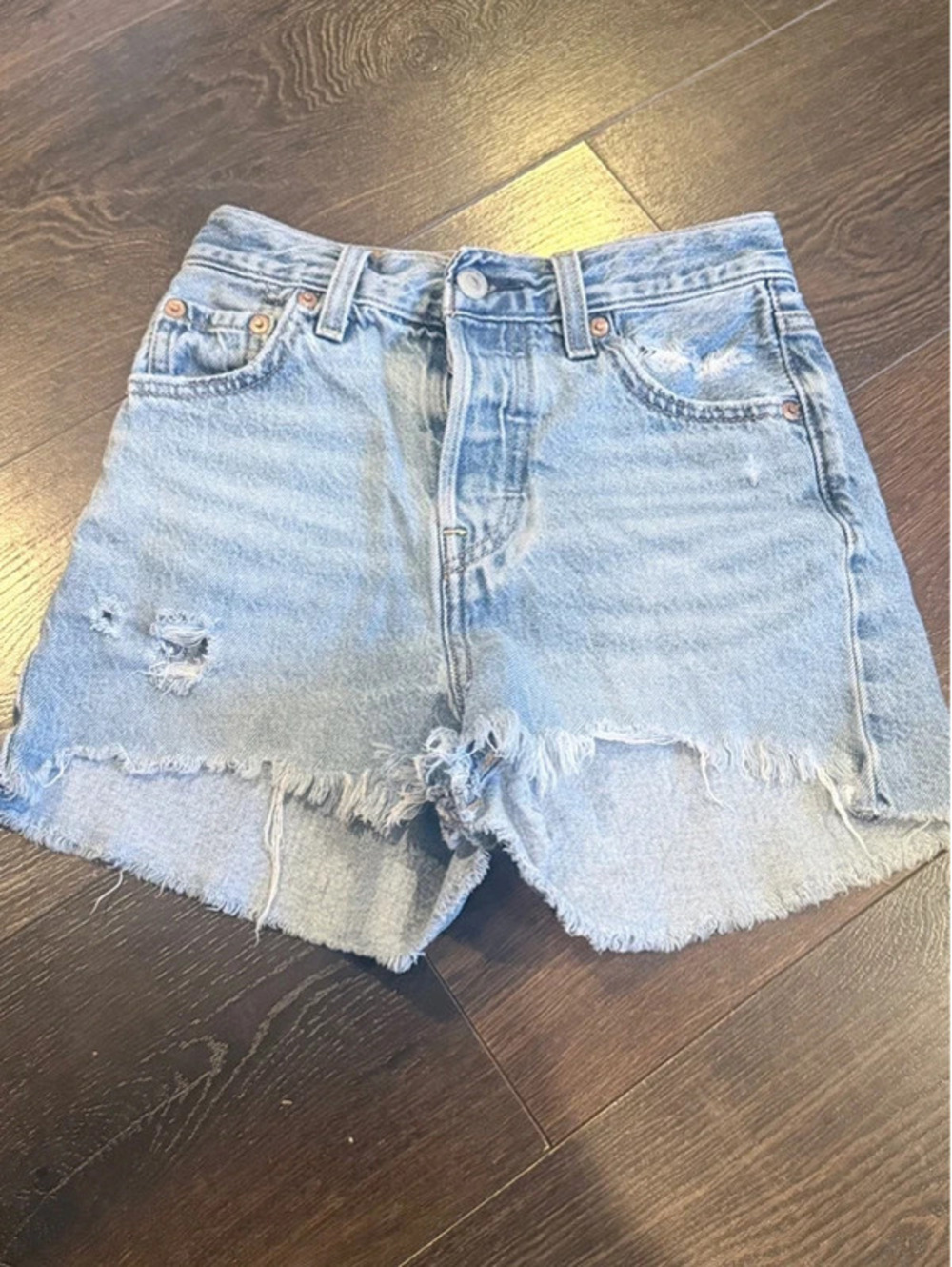 Levi’s Women’s W23 Distressed Cutoff Denim Shorts 1384